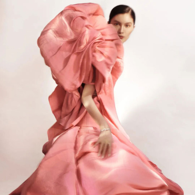 因为容貌焦虑，何穗上了热搜